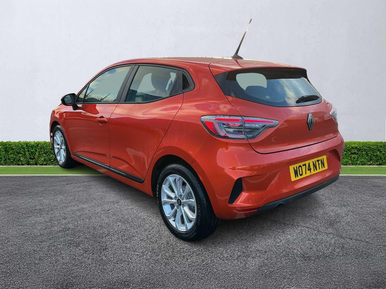 Used Renault Clio 2025 for sale - 76969964: Photo 2