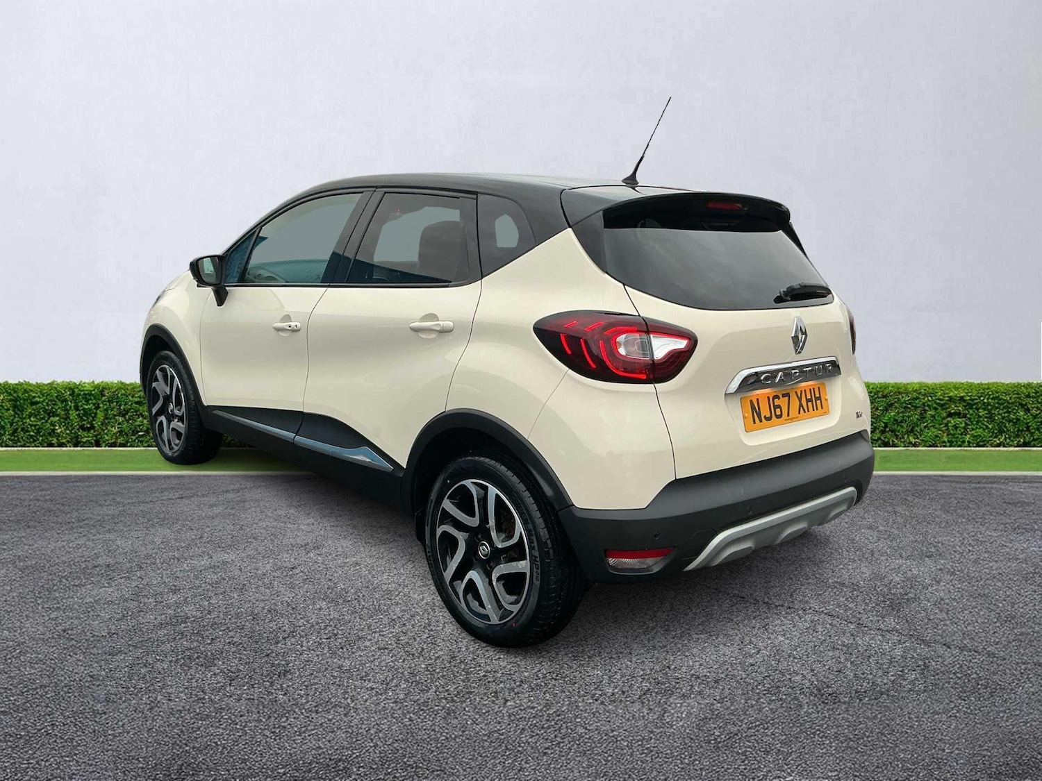 Used Renault Captur 2017 for sale - 76885028: Photo 2