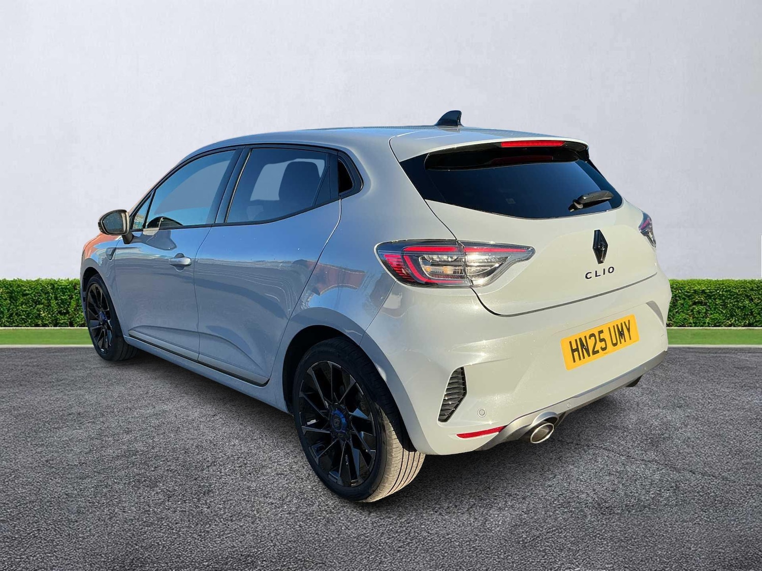 Used Renault Clio 2025 for sale - 77003668: Photo 2