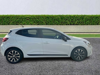 Used Renault Clio 2023 for sale - 75962499: Photo