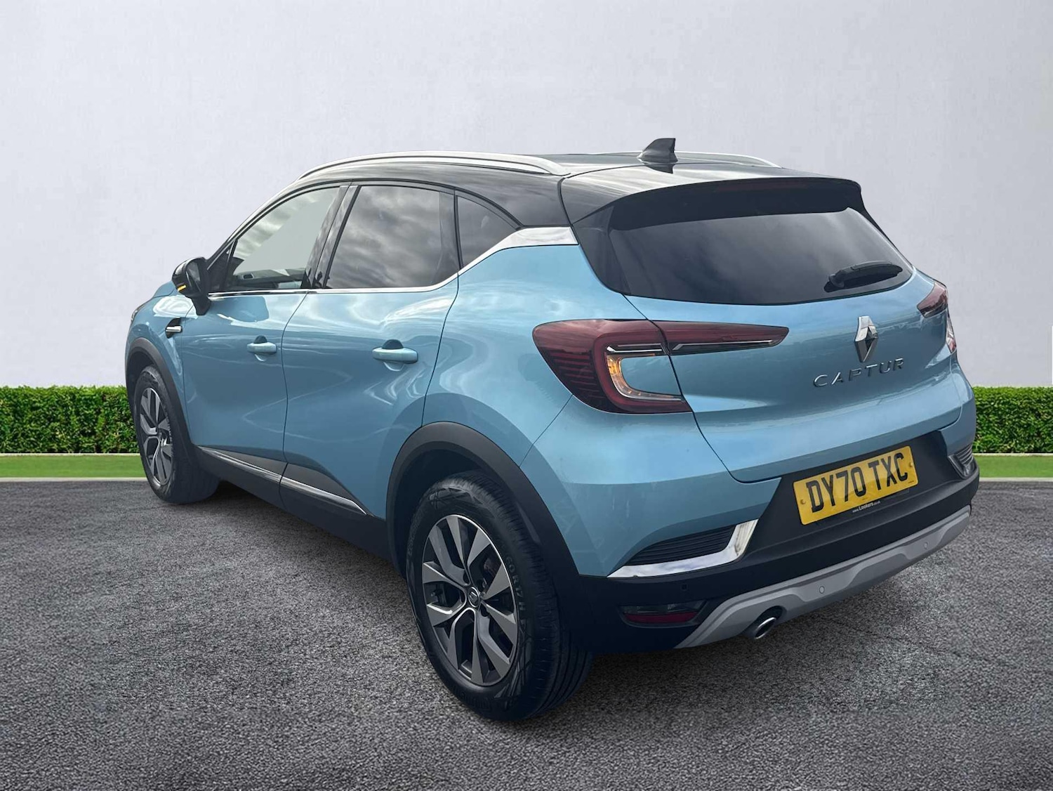 Used Renault Captur 2020 for sale - 76300760: Photo 2