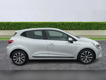 Used Renault Clio 2023 for sale - 75436909: Photo