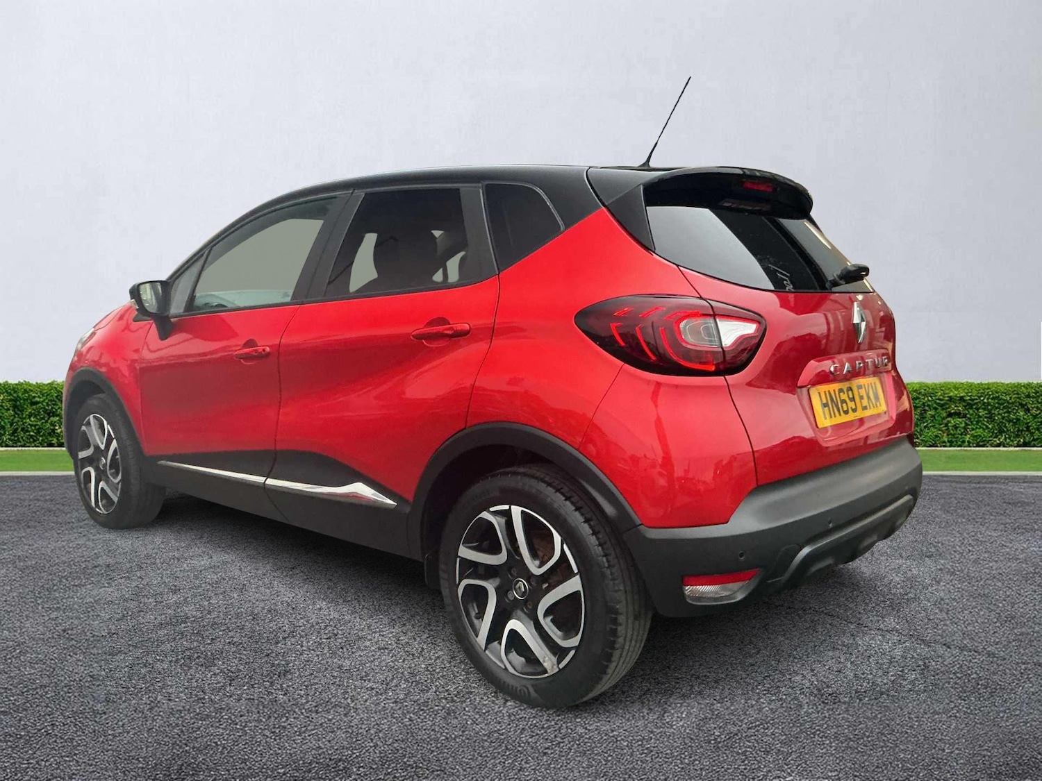 Used Renault Captur 2019 for sale - 76713264: Photo 2