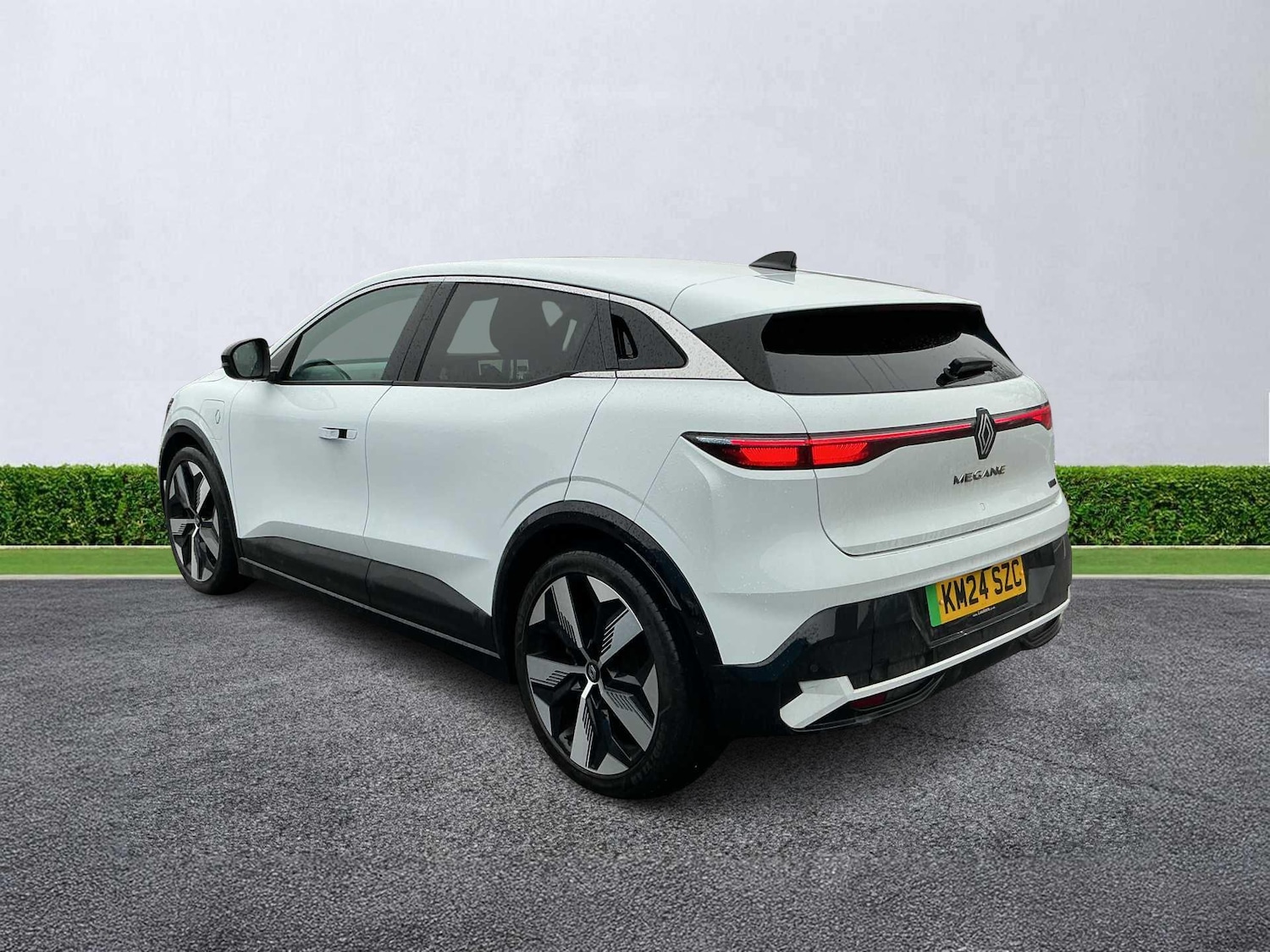 Used Renault Megane E Tech 2024 for sale - 77562613: Photo 2