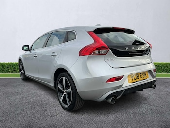 Used Volvo V40 2018 for sale - 78410210: Photo