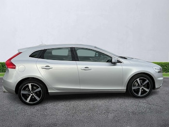 Used Volvo V40 2018 for sale - 78410210: Photo