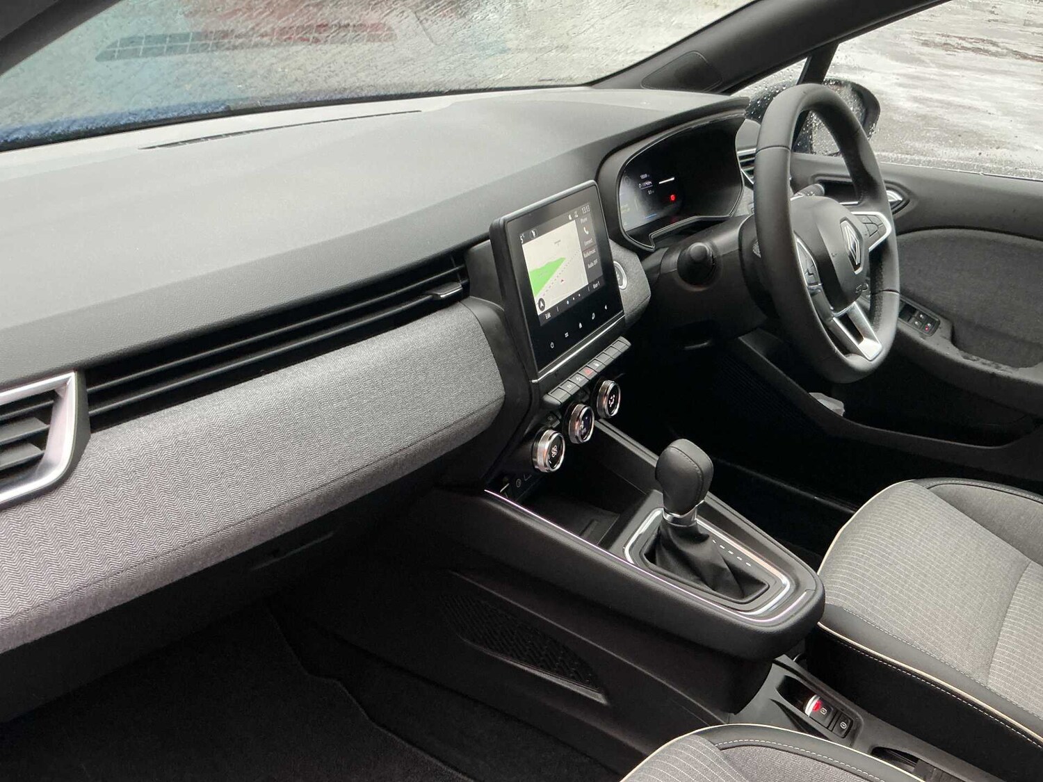 Used Renault Clio 2024 for sale - 77946137: Photo 7