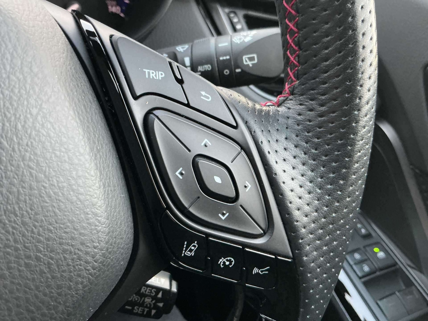 Used Toyota C-HR 2023 for sale - 77073236: Photo 24