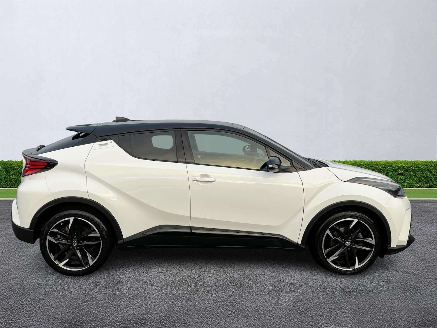 Used Toyota C-HR 2023 for sale - 77073236: Photo 4