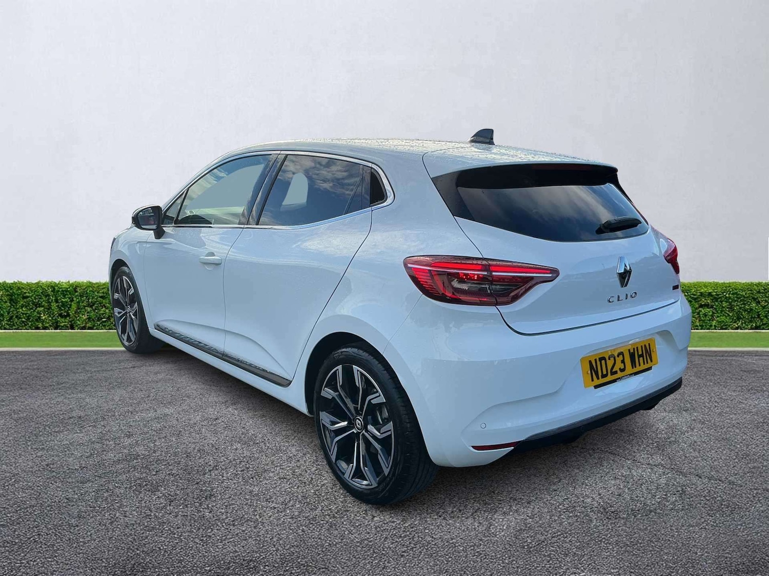 Used Renault Clio 2023 for sale - 78196514: Photo 2
