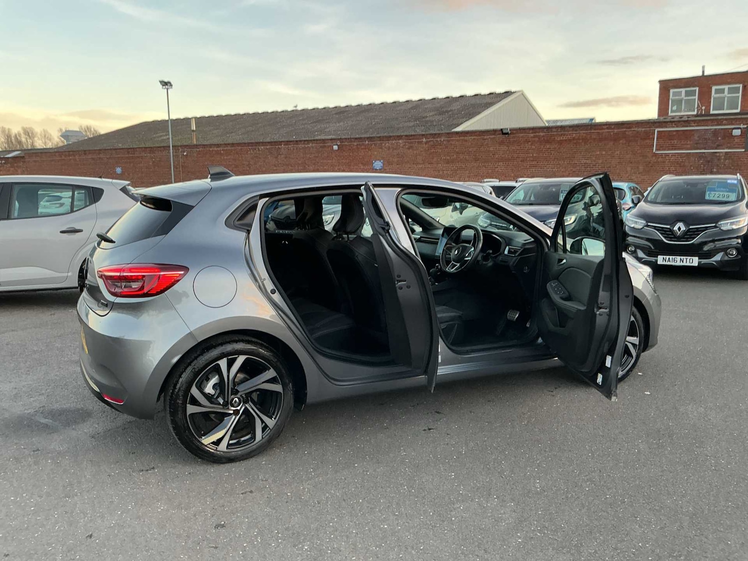 Used Renault Clio 2023 for sale - 76911266: Photo 31