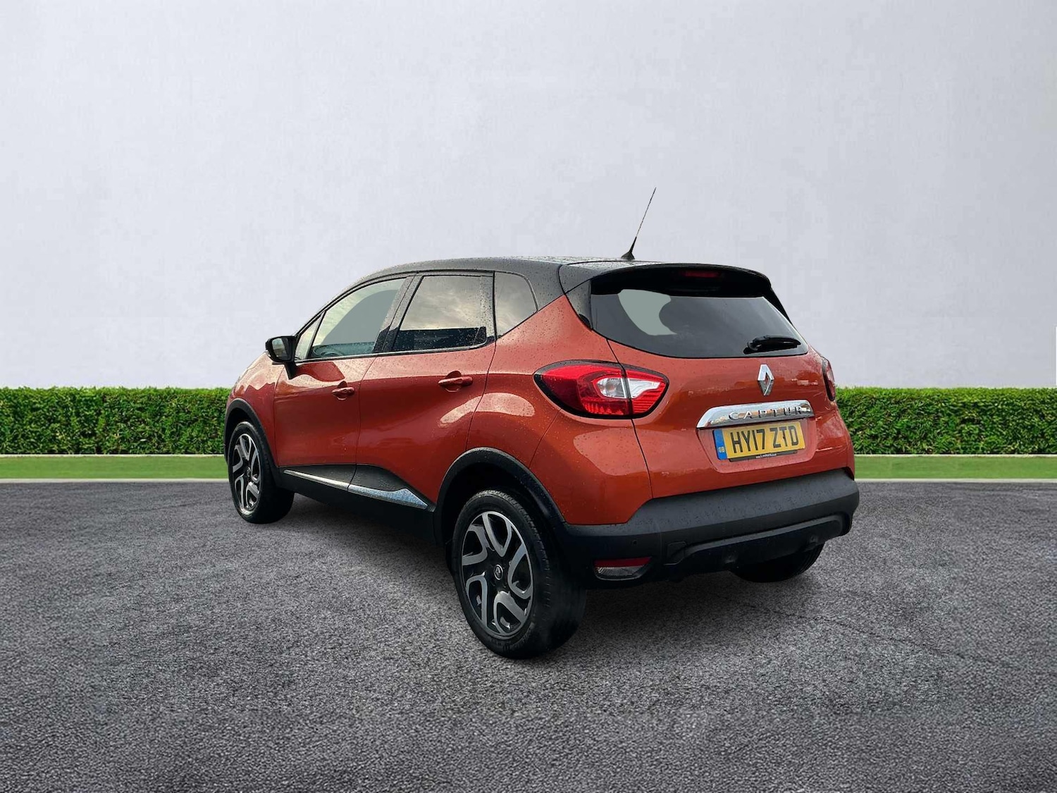 Used Renault Captur 2017 for sale - 76830749: Photo 2