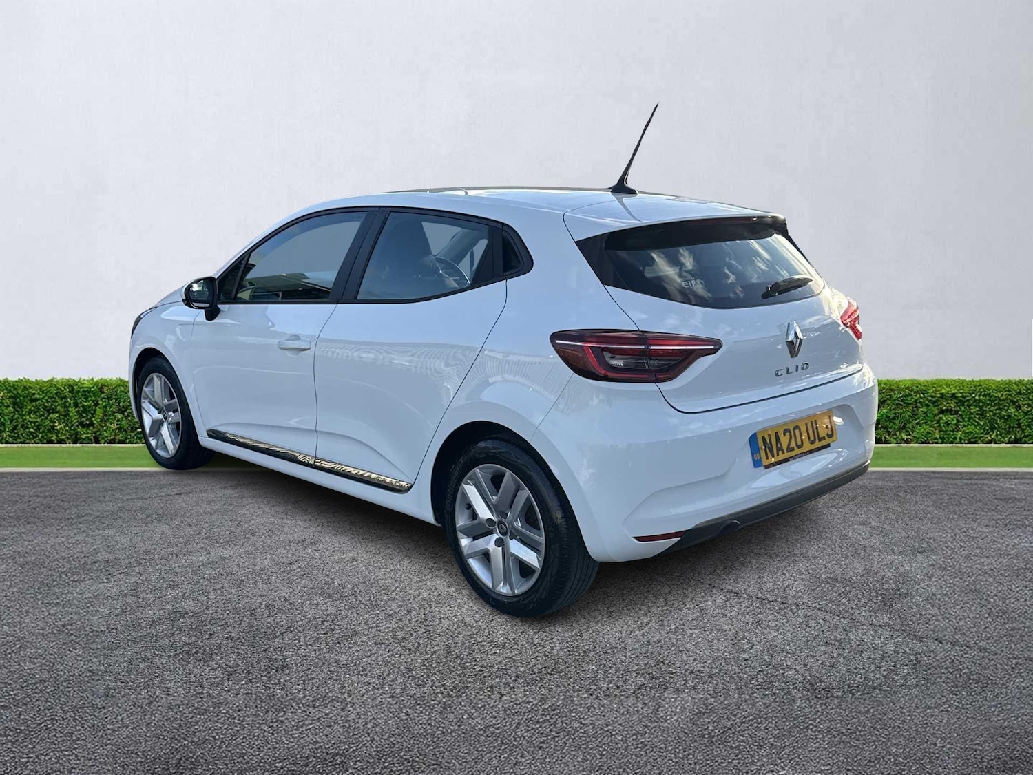 Used Renault Clio 2020 for sale - 76376827: Photo 2