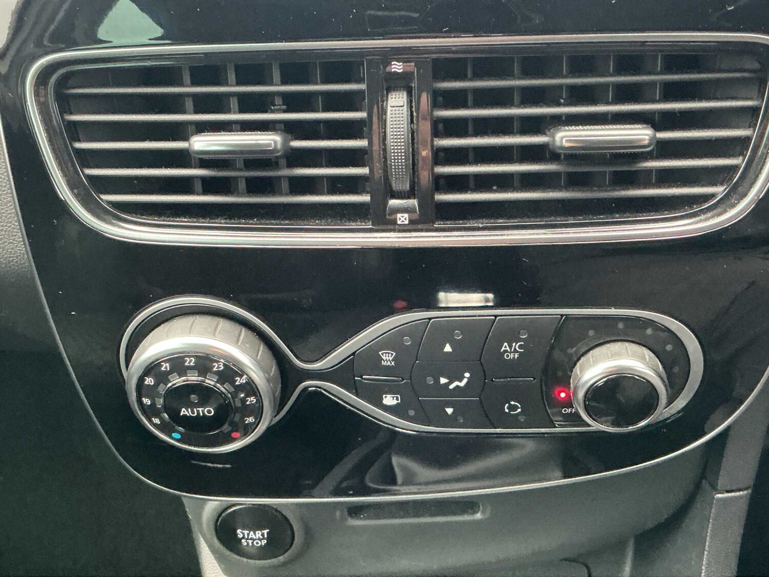 Used Renault Clio 2018 for sale - 76490825: Photo 11