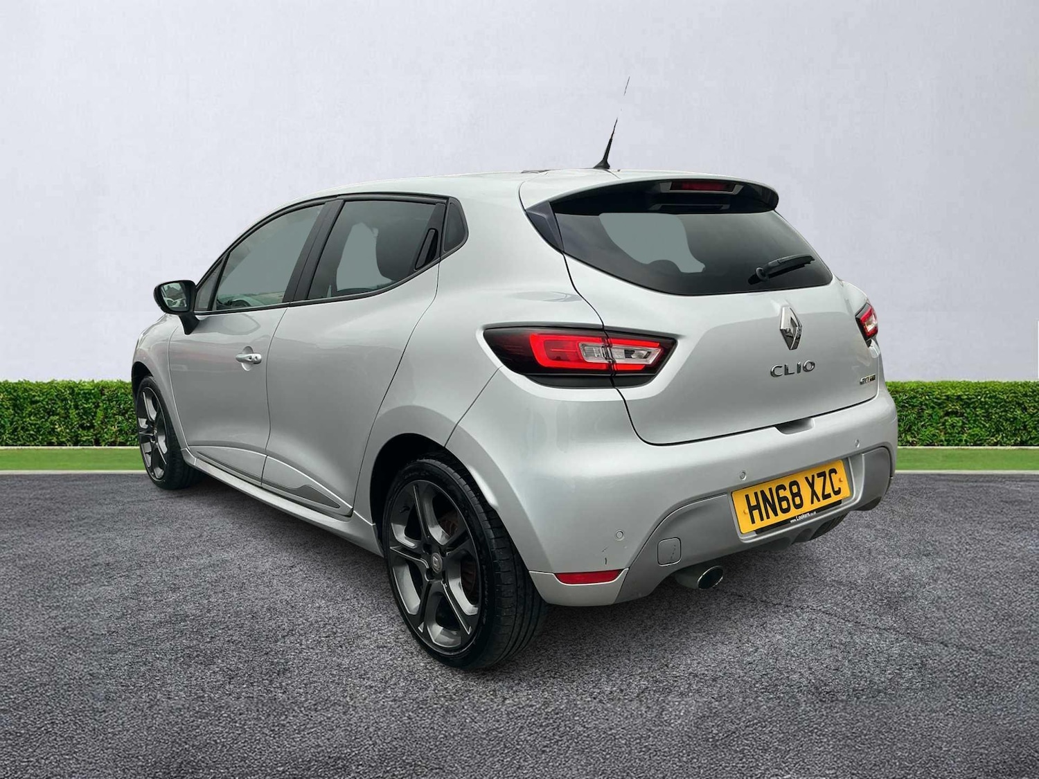 Used Renault Clio 2018 for sale - 76490825: Photo 2