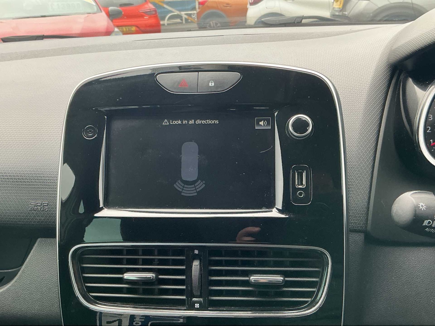 Used Renault Clio 2018 for sale - 76490825: Photo 21