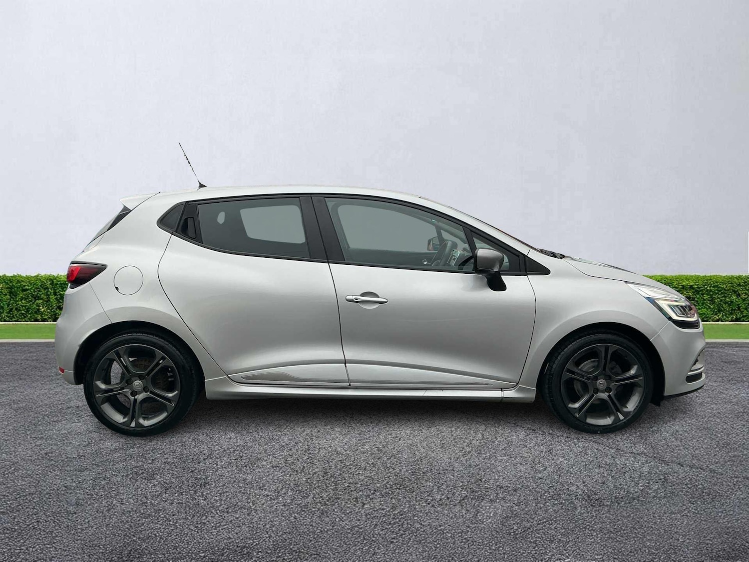 Used Renault Clio 2018 for sale - 76490825: Photo 3