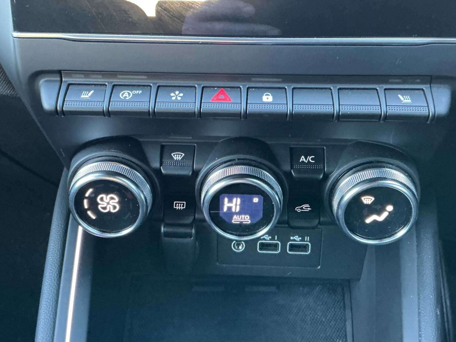 Used Renault Clio 2025 for sale - 77487685: Photo 11