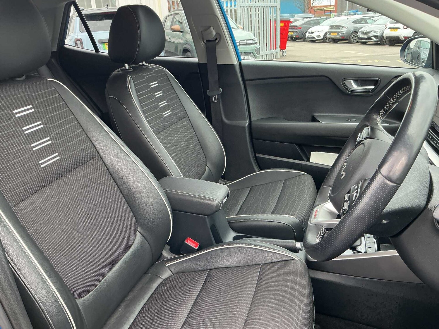 Used Kia Stonic 2022 for sale - 78196089: Photo 31