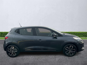 Used Renault Clio 2019 for sale - 76449633: Photo