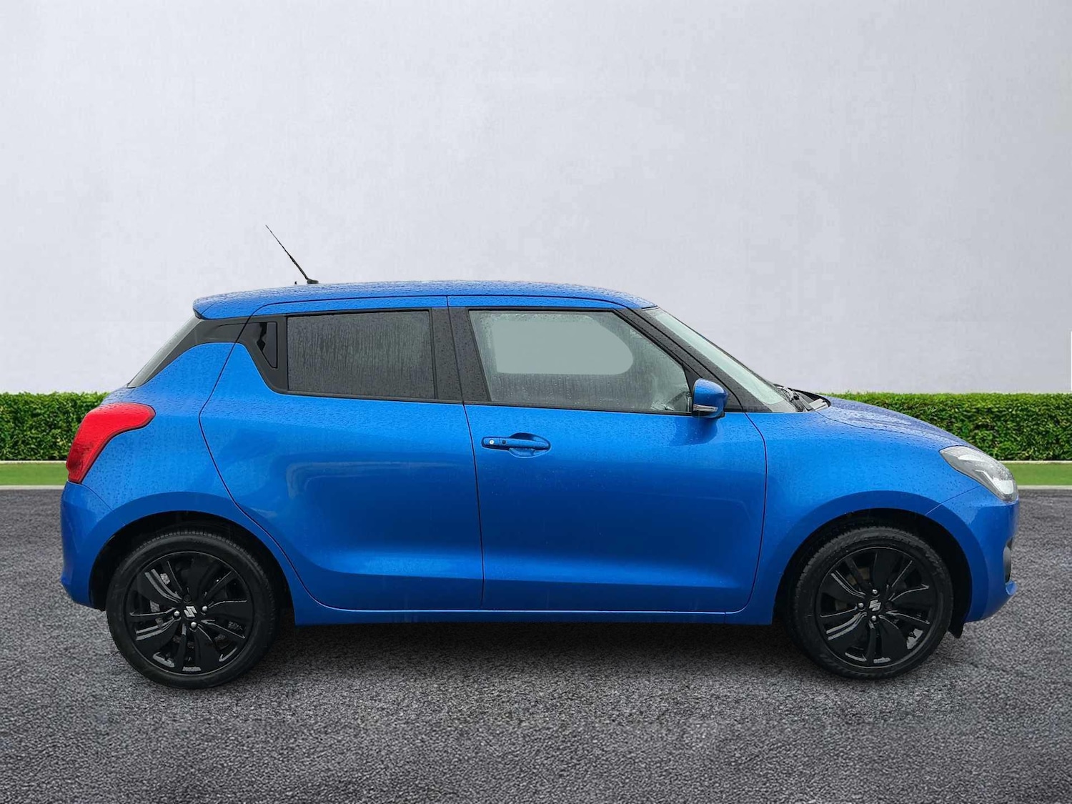 Used Suzuki Swift 2018 for sale - 76947023: Photo 3