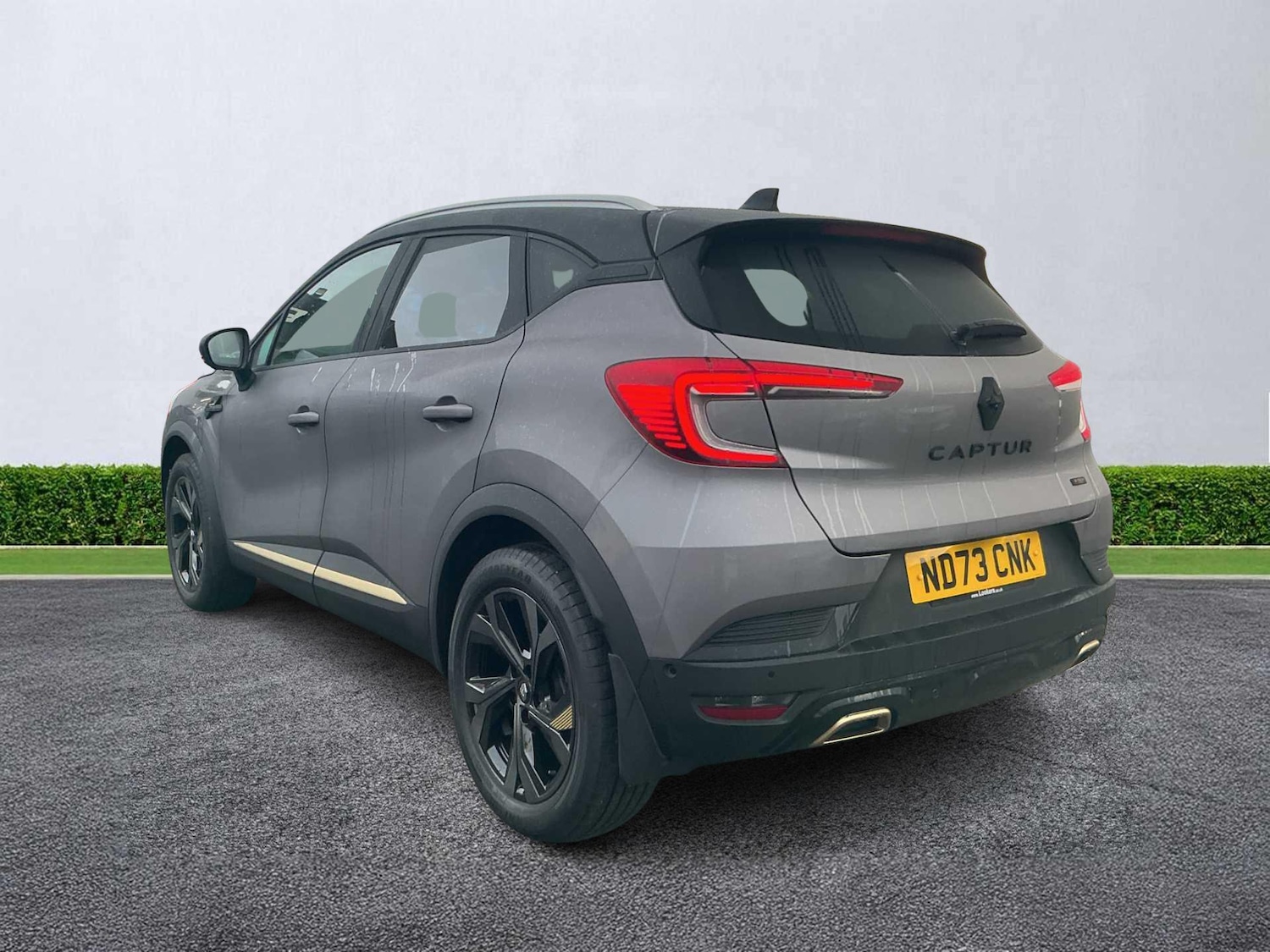 Used Renault Captur 2023 for sale - 76330023: Photo 2