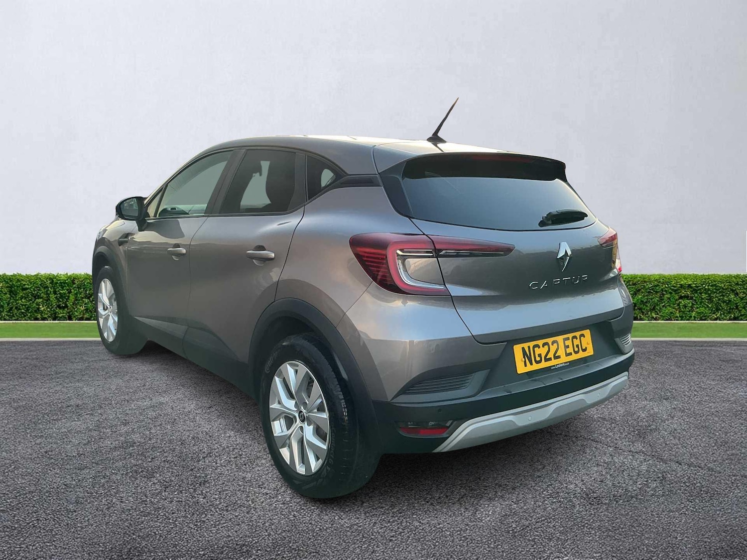 Used Renault Captur 2022 for sale - 76682583: Photo 2