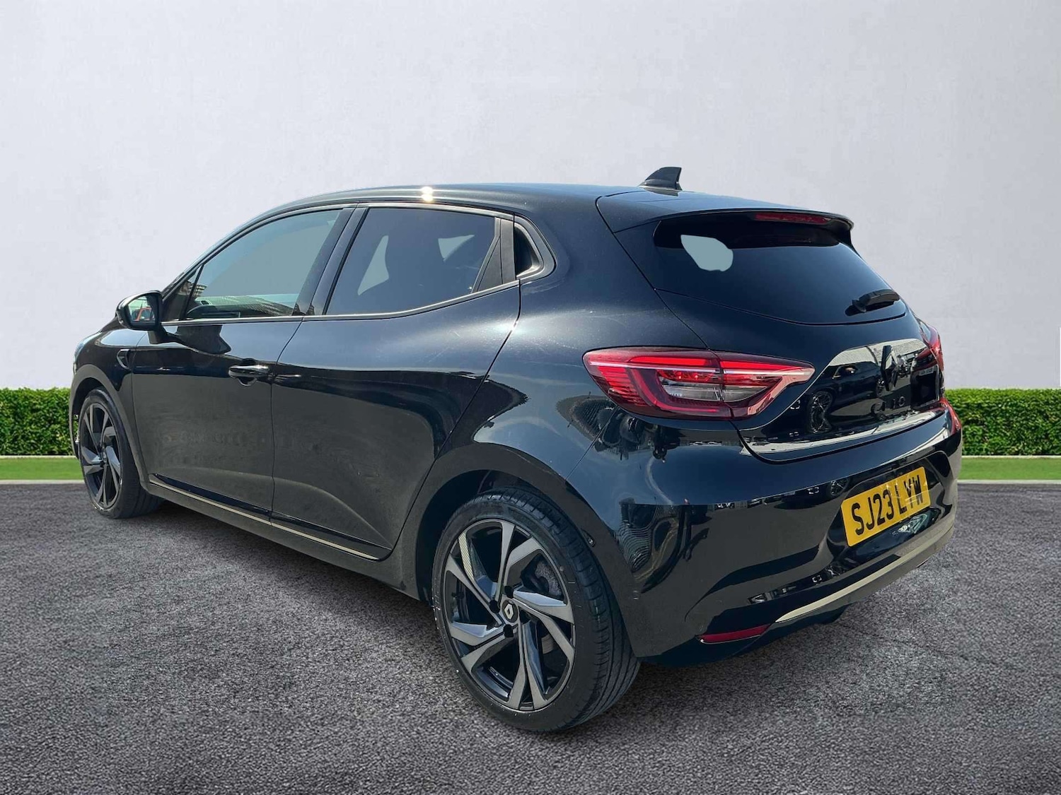 Used Renault Clio 2023 for sale - 78196109: Photo 2