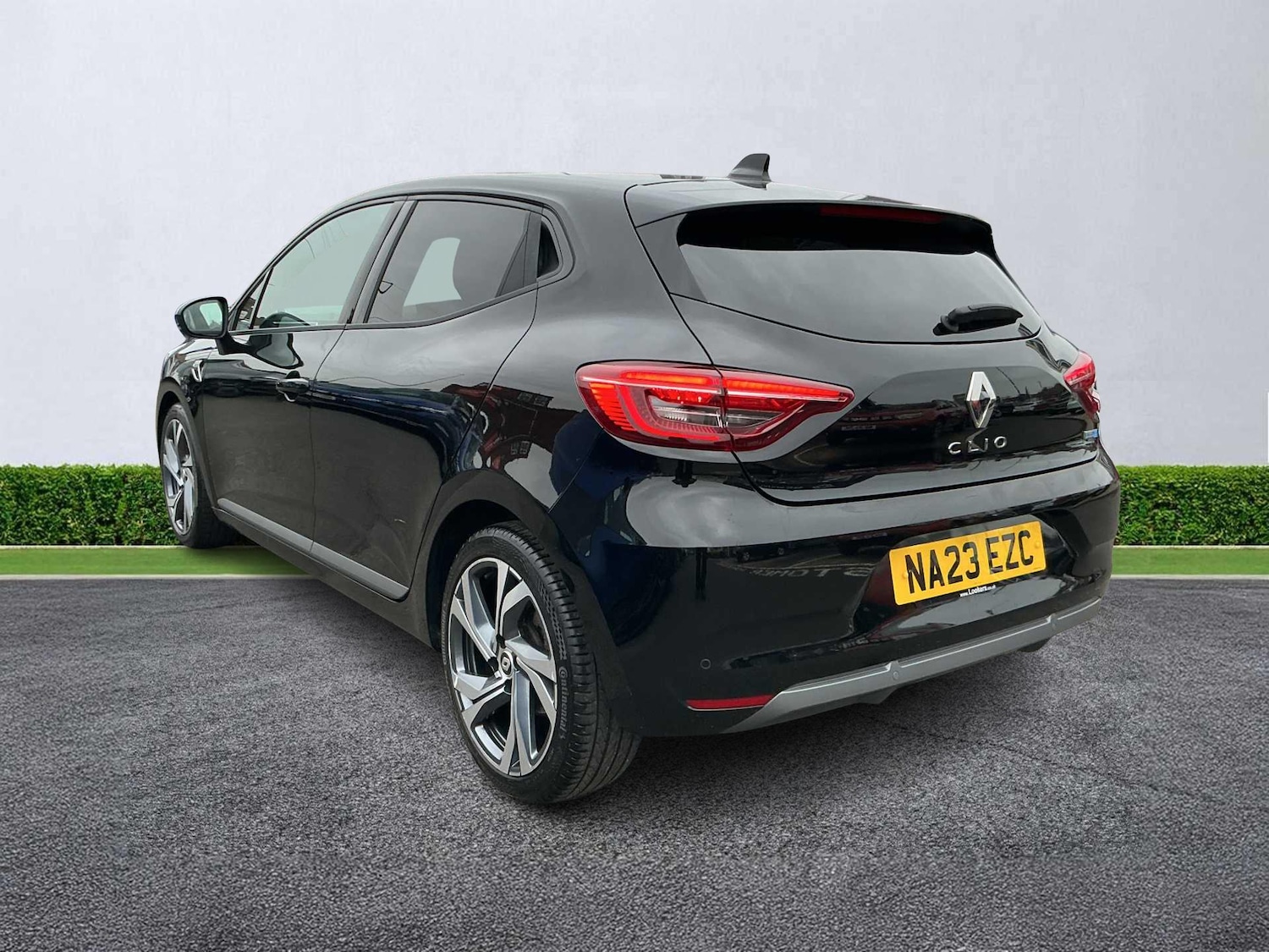 Used Renault Clio 2023 for sale - 78106324: Photo 2