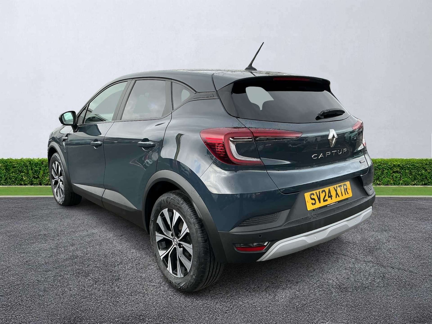 Used Renault Captur 2024 for sale - 78011657: Photo 2