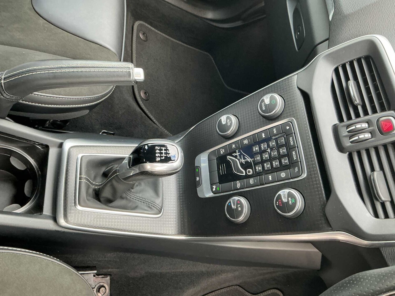 Used Volvo V40 2018 for sale - 78106339: Photo 12