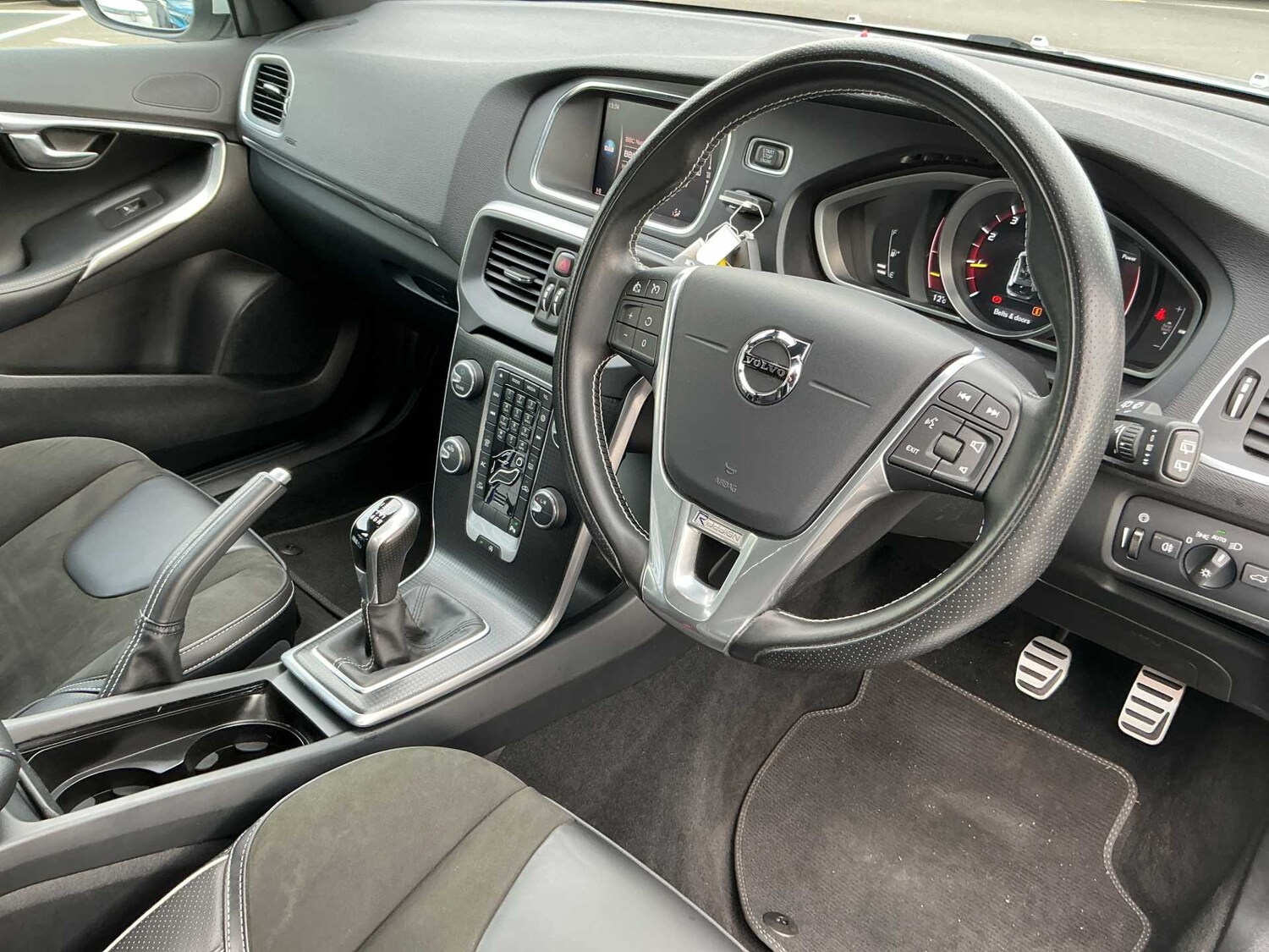 Used Volvo V40 2018 for sale - 78106339: Photo 14