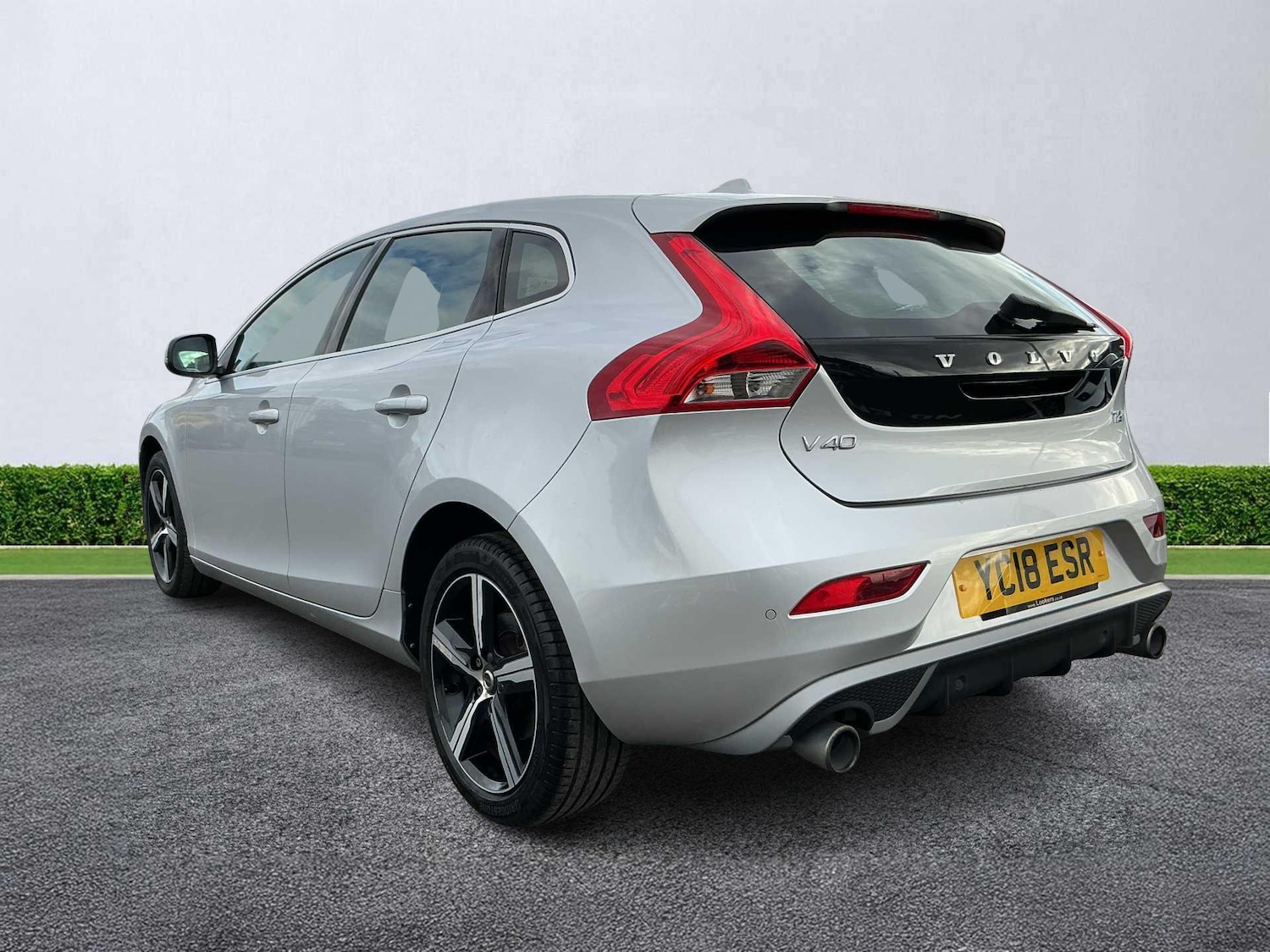 Used Volvo V40 2018 for sale - 78106339: Photo 2