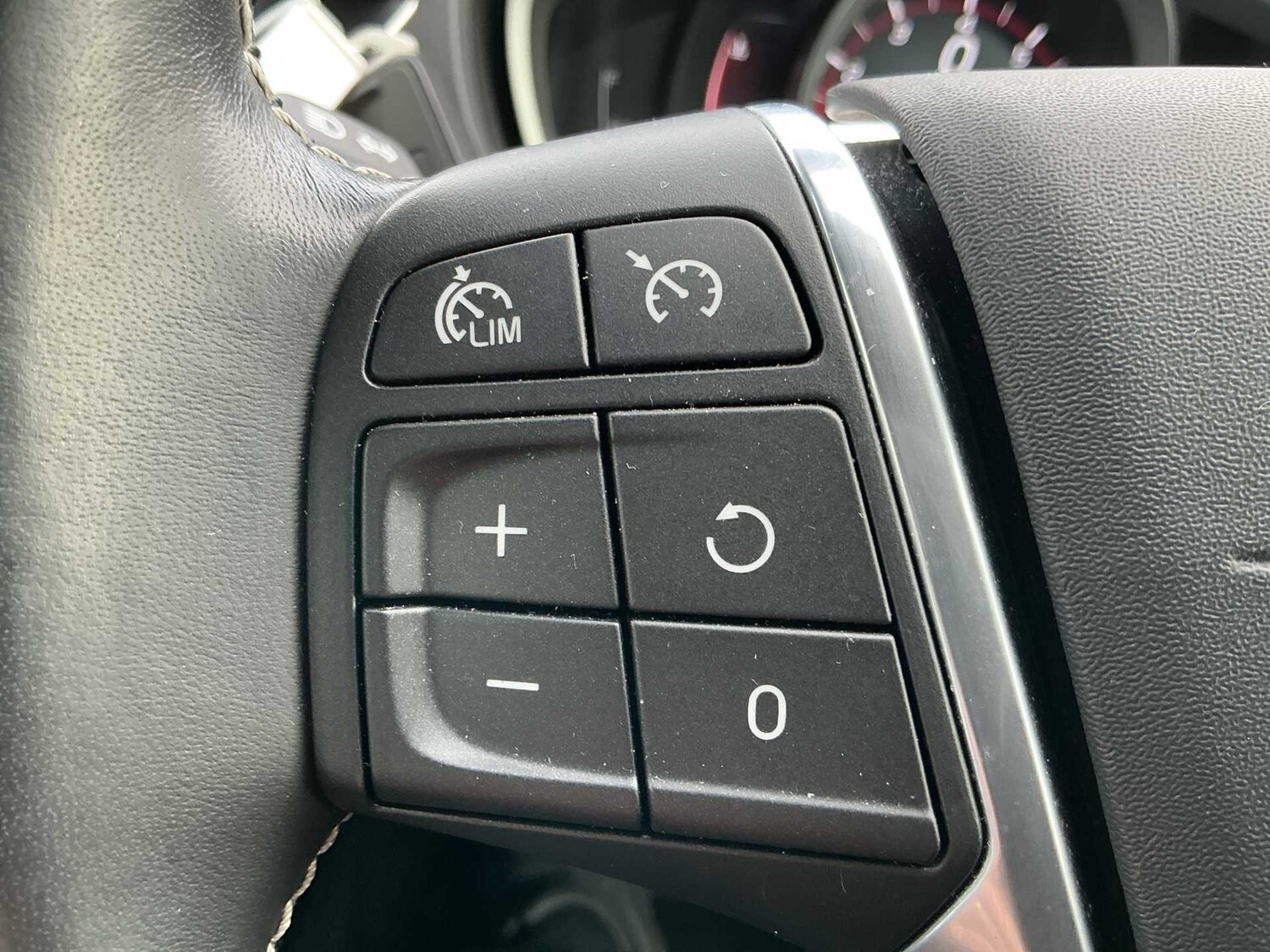 Used Volvo V40 2018 for sale - 78106339: Photo 24