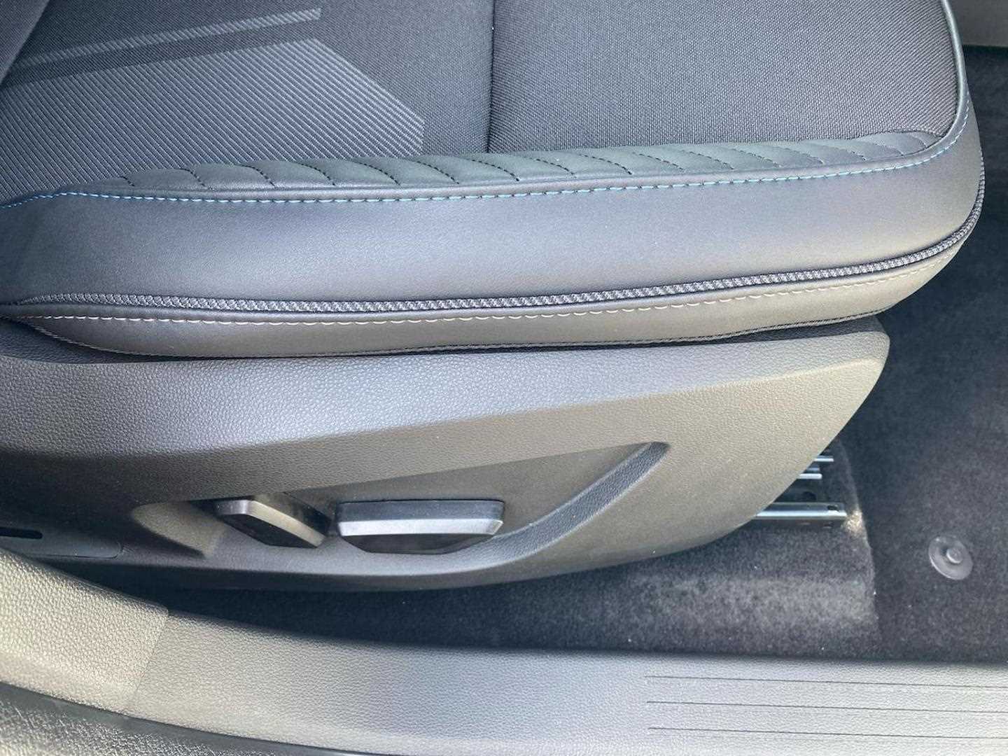 Used Renault Captur 2025 for sale - 76492429: Photo 28