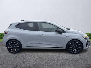 Used Renault Clio 2024 for sale - 76310140: Photo