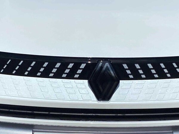 Used Renault Captur 2025 for sale - 75436640: Photo 30