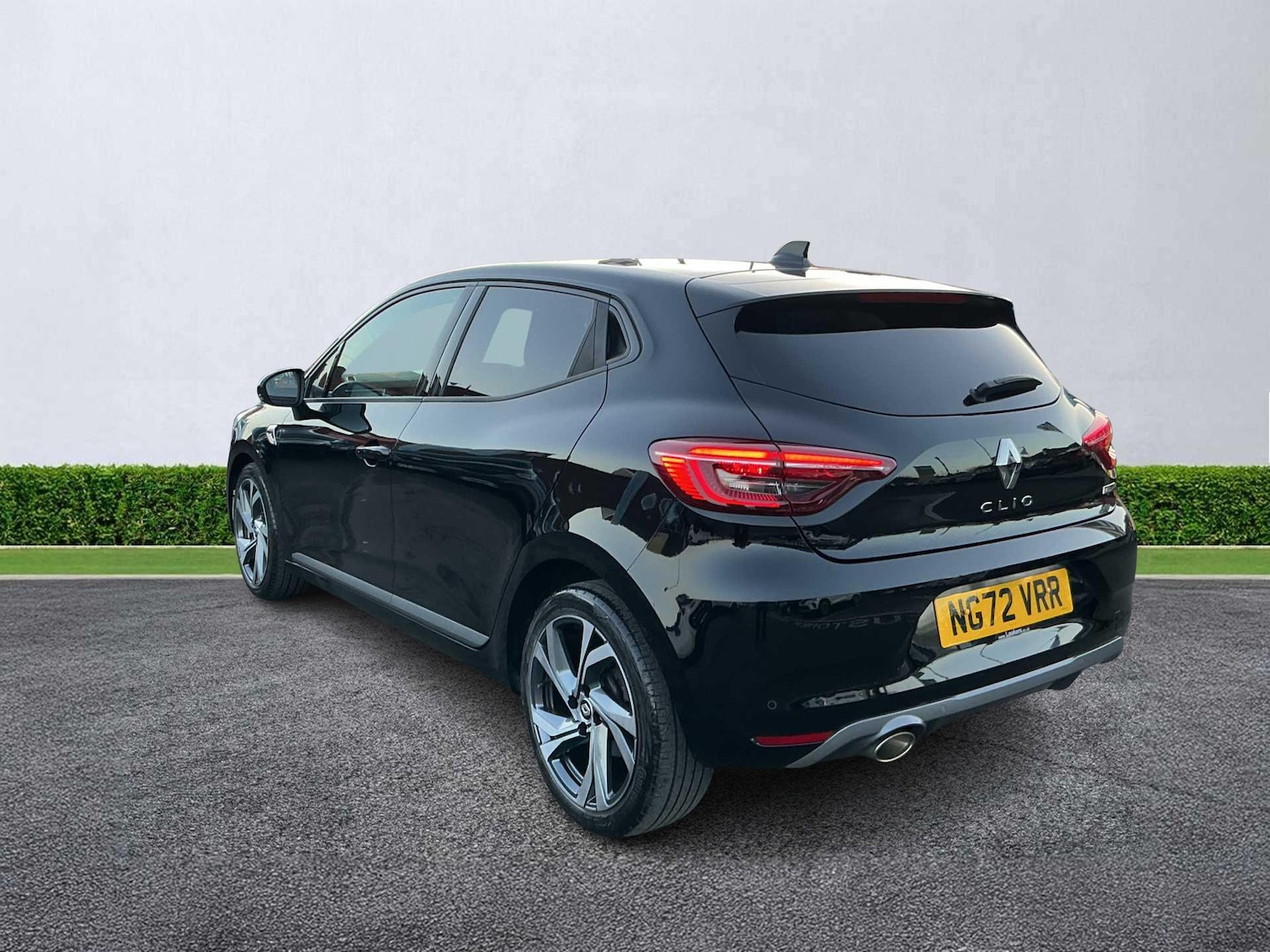 Used Renault Clio 2023 for sale - 76864061: Photo 2