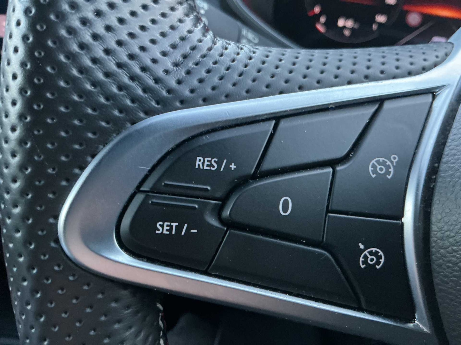 Used Renault Clio 2023 for sale - 76864061: Photo 24