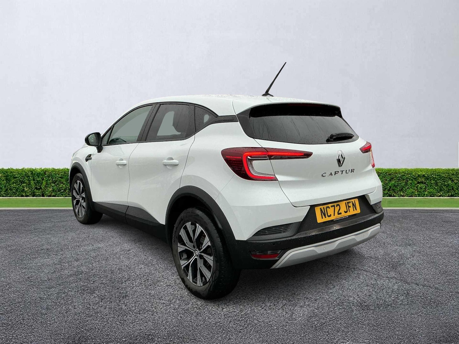 Used Renault Captur 2022 for sale - 76877959: Photo 2