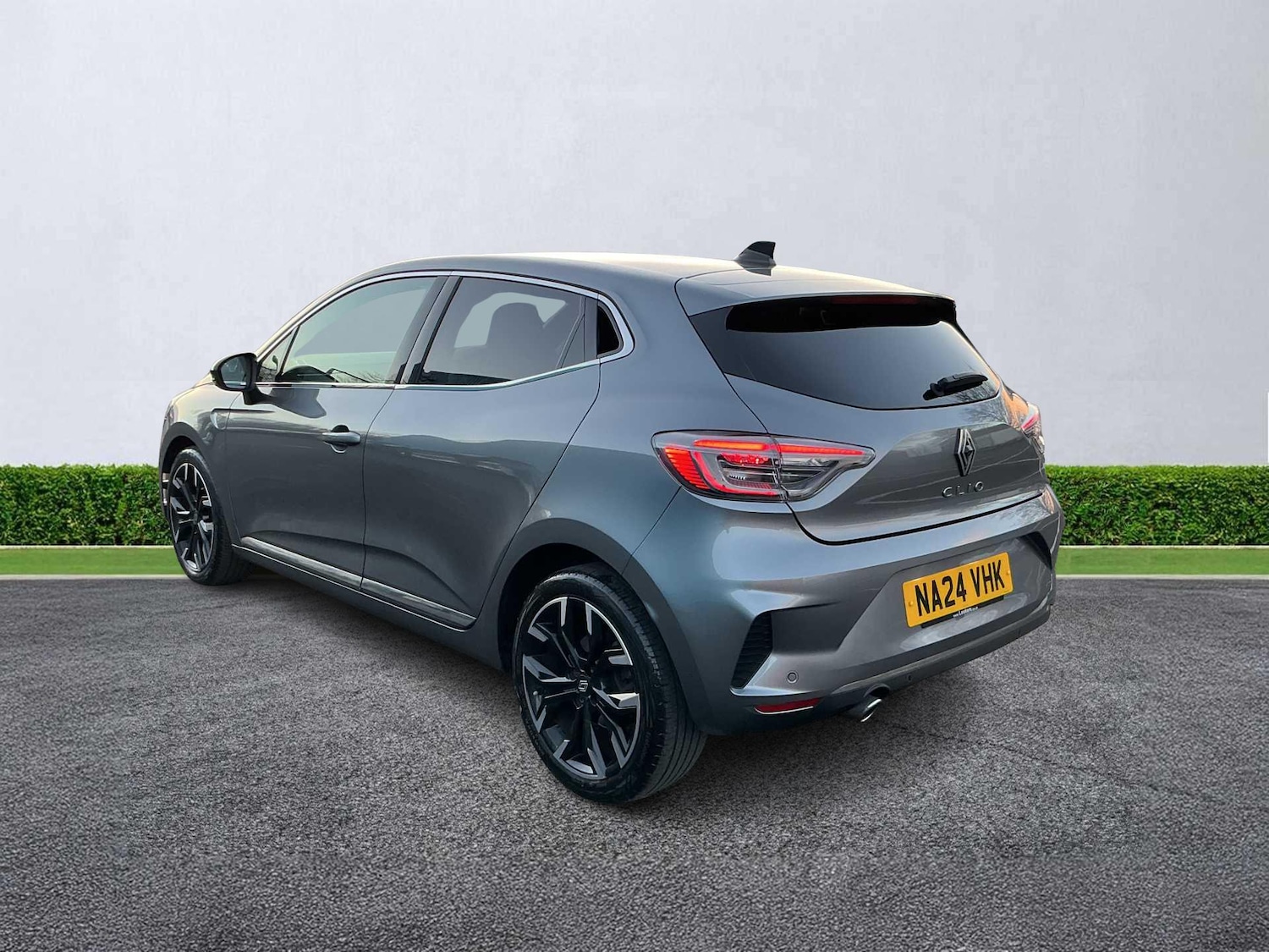 Used Renault Clio 2024 for sale - 77008320: Photo 2