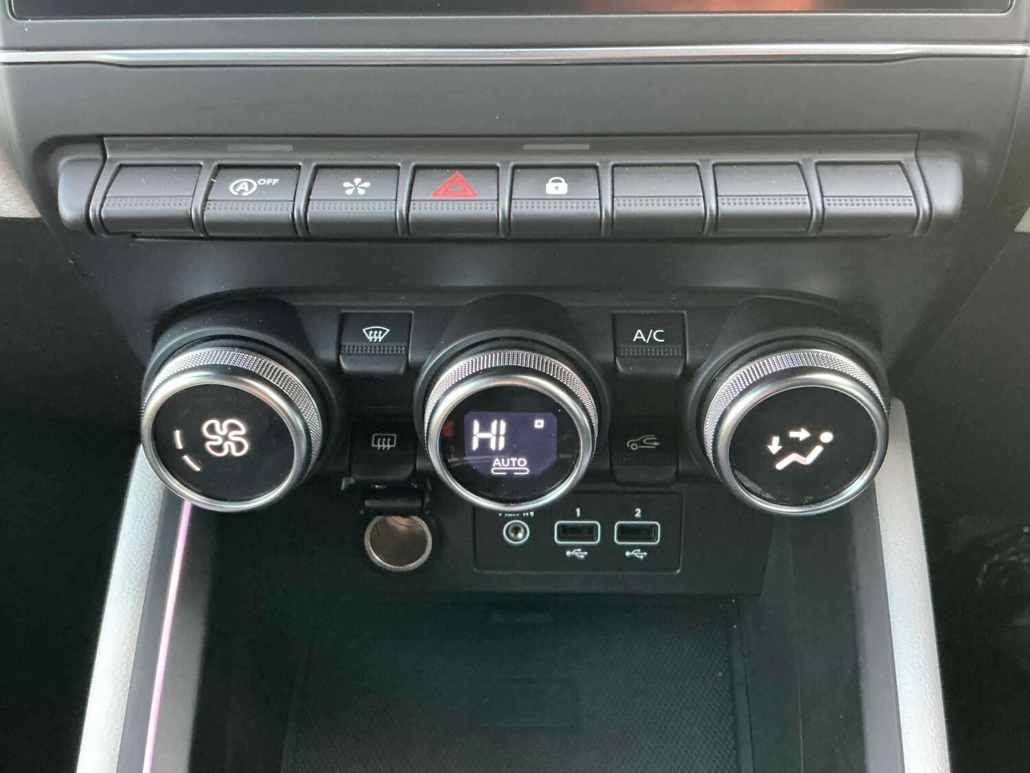 Used Renault Clio 2023 for sale - 77487677: Photo 11