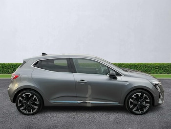 Used Renault Clio 2024 for sale - 76904977: Photo