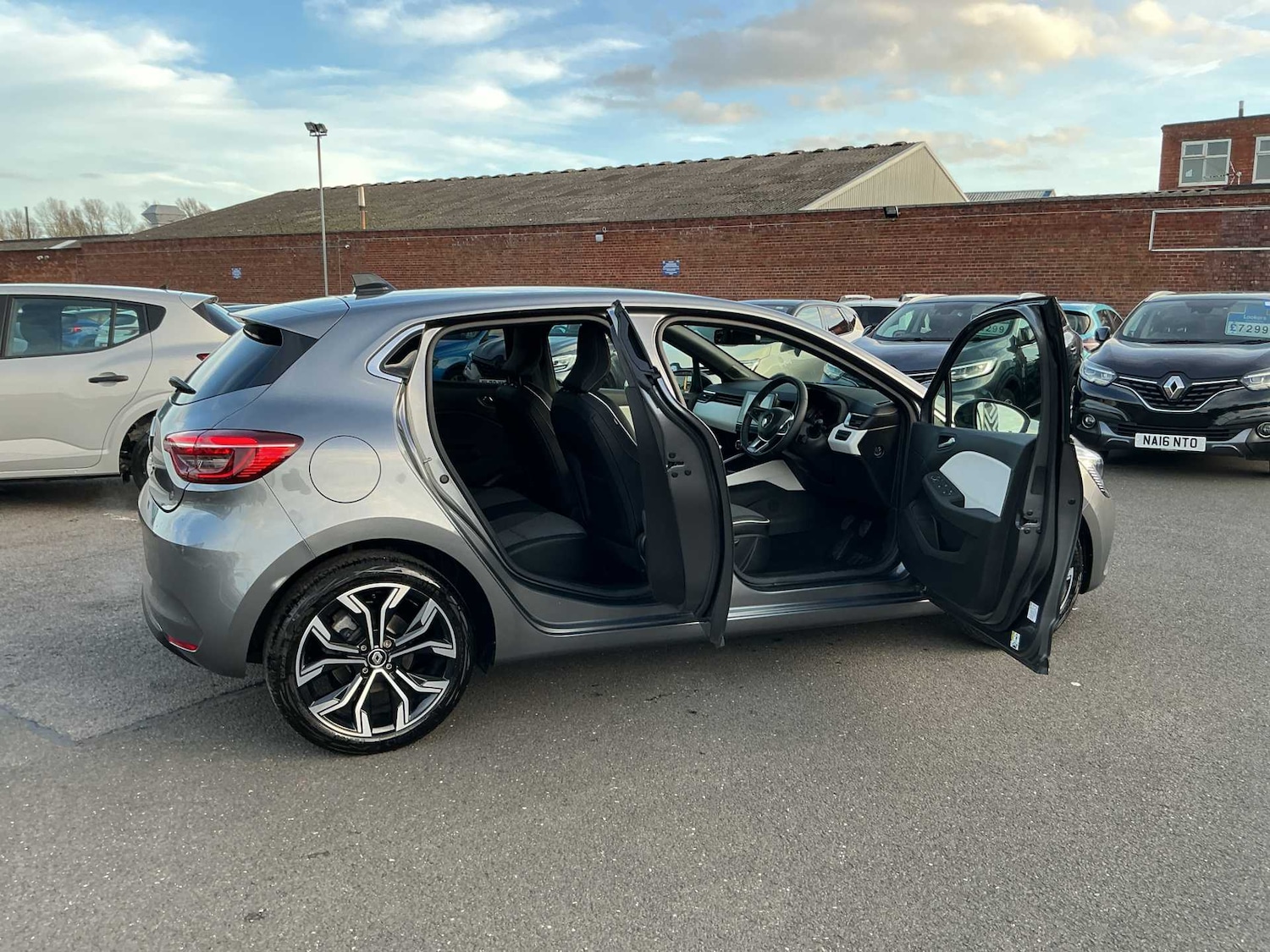 Used Renault Clio 2023 for sale - 76911269: Photo 31