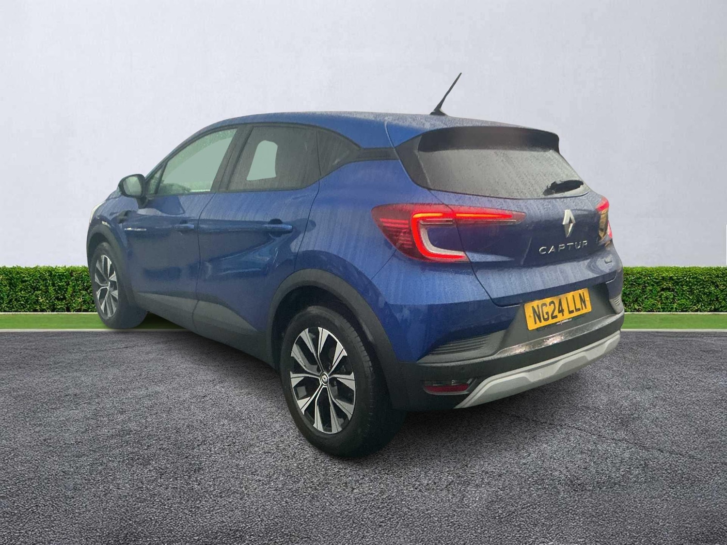 Used Renault Captur 2024 for sale - 76770083: Photo 2