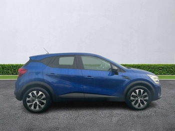 Used Renault Captur 2024 for sale - 76770083: Photo