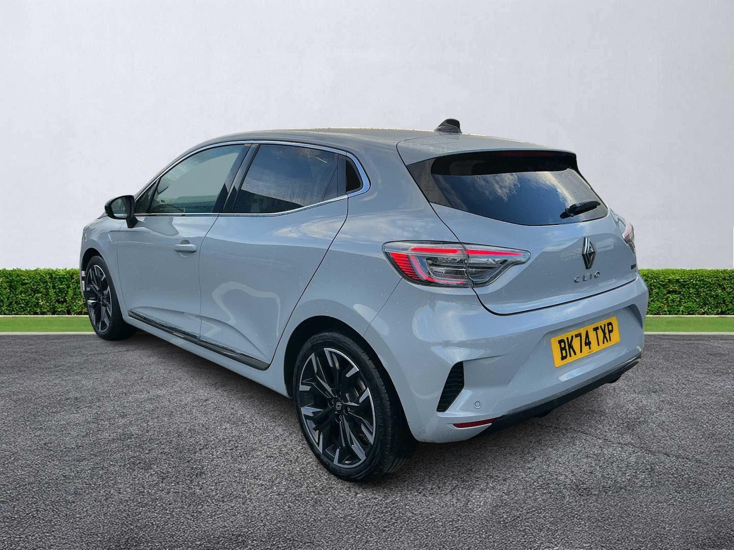 Used Renault Clio 2024 for sale - 76970012: Photo 2