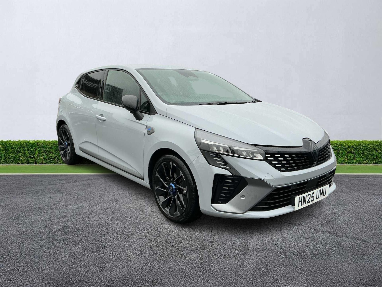 Used Renault Clio 2025 for sale - 76951227: Photo 1