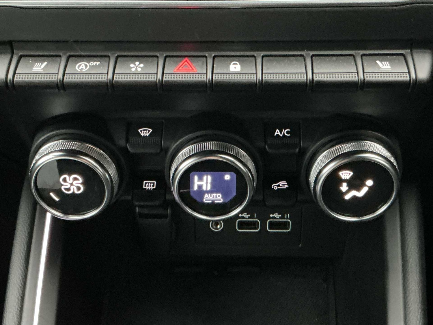 Used Renault Clio 2025 for sale - 76951227: Photo 11