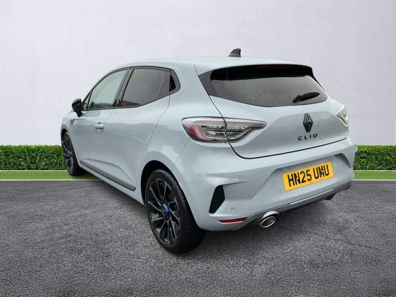 Used Renault Clio 2025 for sale - 76951227: Photo 2